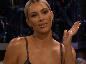 Kim Kardashian szardínia smoothie-t ivott, hogy ne kelljen testvérei várandósságáról beszélnie!
