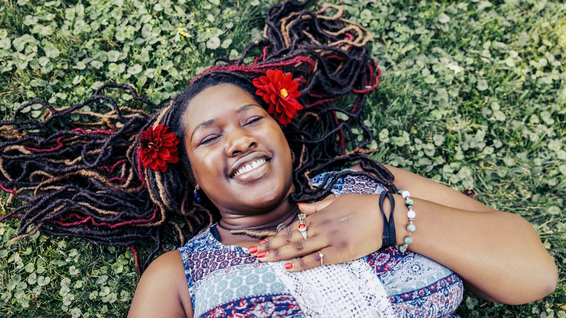 A nyugalmiállapot-gyakorlat a tudatos légzés, egy egyszerű mozdulat, és egy könnyedén előcsalogatható emlék felidézésén, és ezek összekapcsolásán alapul