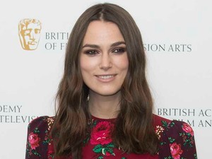 Keira Knightley még sosem vett fel ennyire előnytelen ruhát