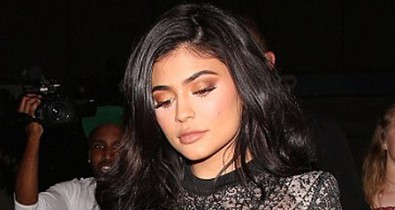 Kylie Jenner ruhájától tátva marad a szád