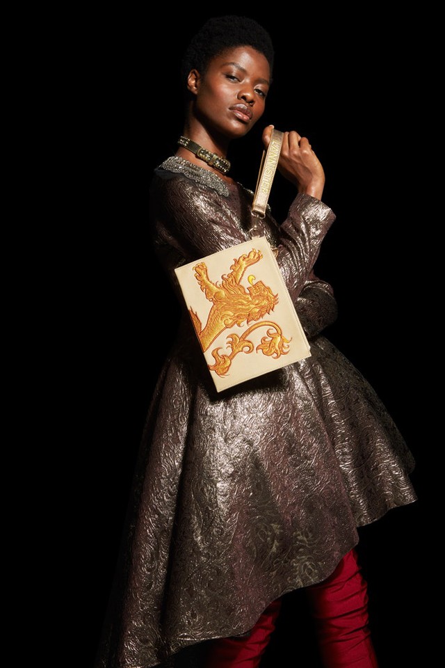 Ettől a Trónok harca táskakollekciótól a sárkányok anyjának fogod magad érezni