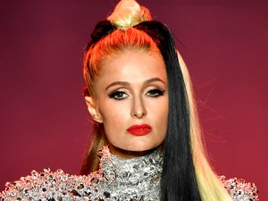 Paris Hilton imád beöltözni: ezúttal egy ördögi angyal volt