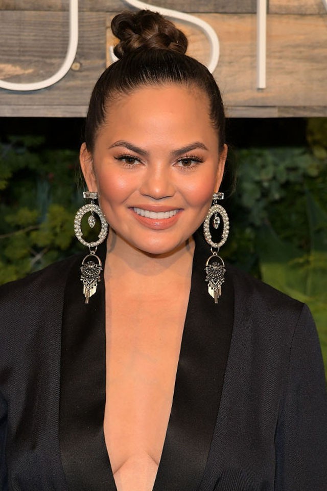 Chrissy Teigen jótékonyság