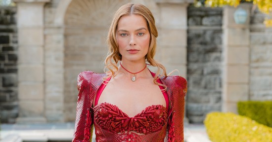 Margot Robbie a világ legszebb meztelenruhájában ragyogott a vörös szőnyegen, elakadt tőle a szavunk