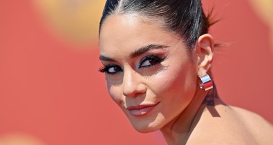 Nincs lehetetlen: Vanessa Hudgens 7 frizurát viselt egy este alatt 