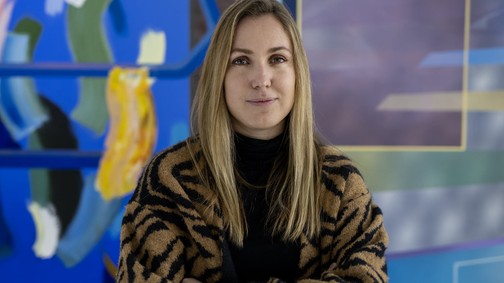 Kusovszky Bea festőművész: „Bármilyen apróság elindíthat bennem egy gondolatot az alkotáshoz”