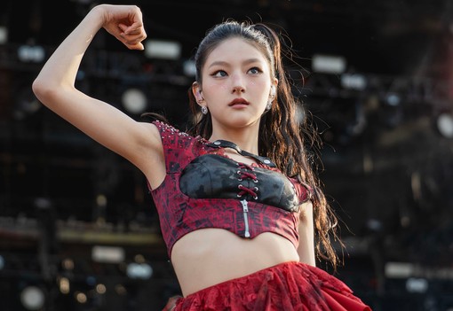 Charli XCX gyakorlatilag fehérneműben lépett fel a Szigeten, nem sokat bízott a képzeletre az énekesnő