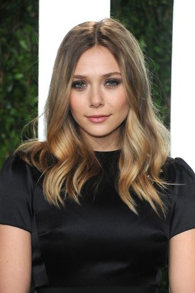 Mary-Kate és Ashley Olsen kishúga, Elizabeth bájos laza hullámokat viselt a Vanity Fair partijára.