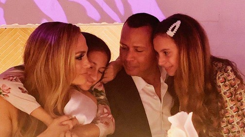 Jennifer Lopez és családja olyan cuki hálaadáskor, hogy bár örökbe fogadnának minket is