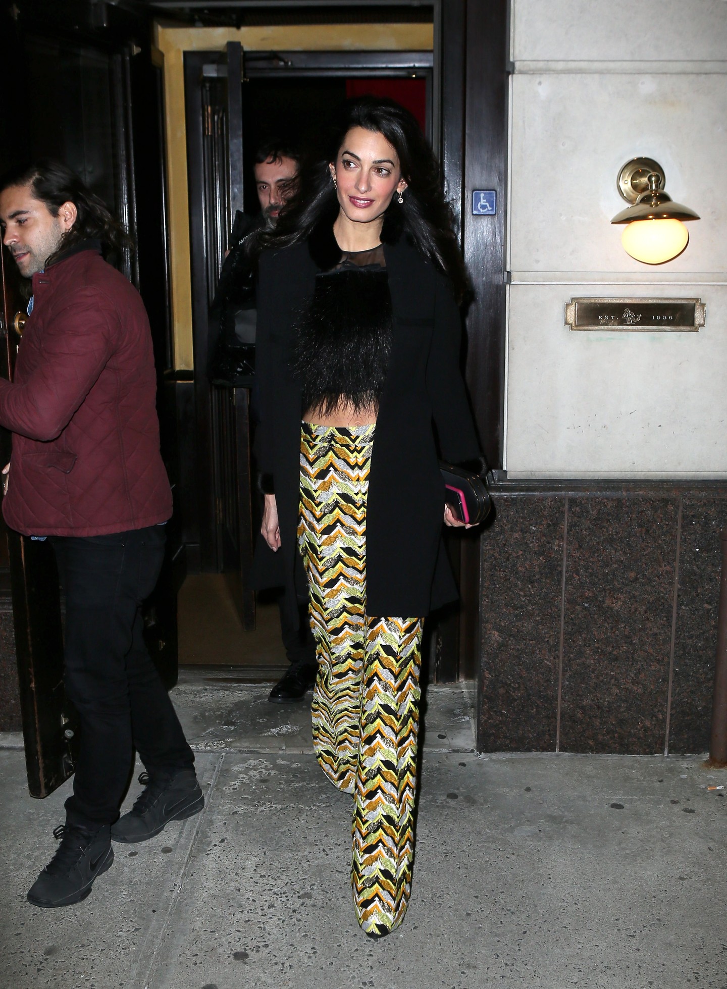 2015 - Amal Clooney nem fél merész darabokat párosítani, melynek köszönhetően a végeredmény nagyon stílusos lesz. 