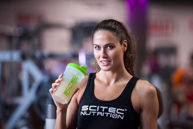 Jakabos Zsuzsanna úszó edzés