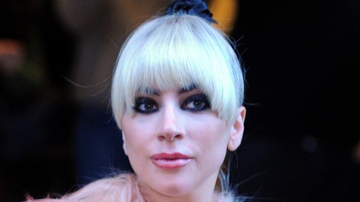 Jé, Lady Gaga óriási Ikea-táskának öltözött be