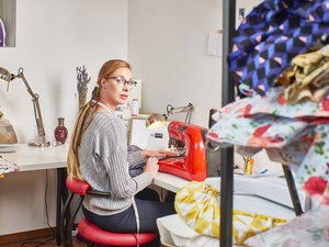 A Spycraftnál minden az anyagokkal kezdődik, melyeket az utazásai során gyűjtött be a tervező