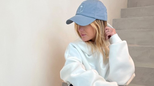 Rebeka ma kedvenc, kényelmes pulcsiját viselte