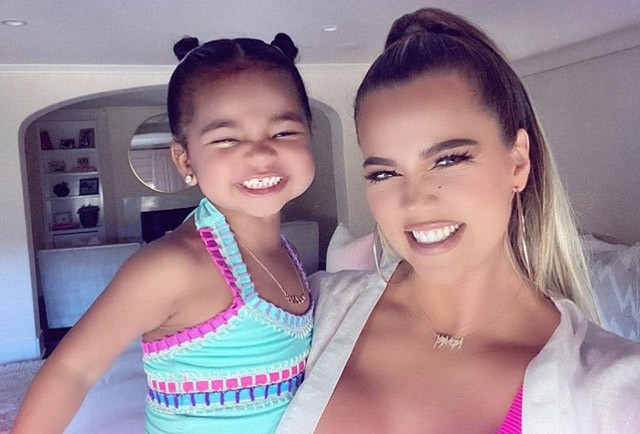 Szuper tipp anyukáknak: Khloé Kardashian így fut együtt kislányával