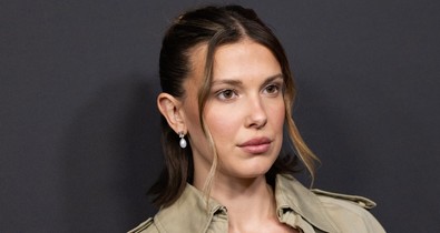 Millie Bobby Brown fűzős szettben perzselte fel a vörös szőnyeget, csak úgy árad belőle a sikk 