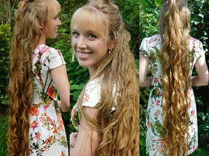 Ennek a lánynak a bokájáig ér a haja! Ez a titka!