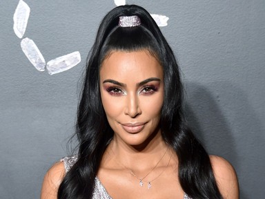 Gravitáció? Kim Kardashian mellei magasról tesznek rá