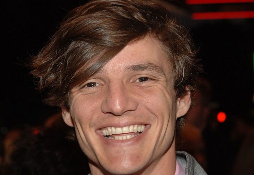 Igen, ez komoly: így nézett ki Pedro Pascal 20 évvel ezelőtt, mielőtt világsztár lett volna