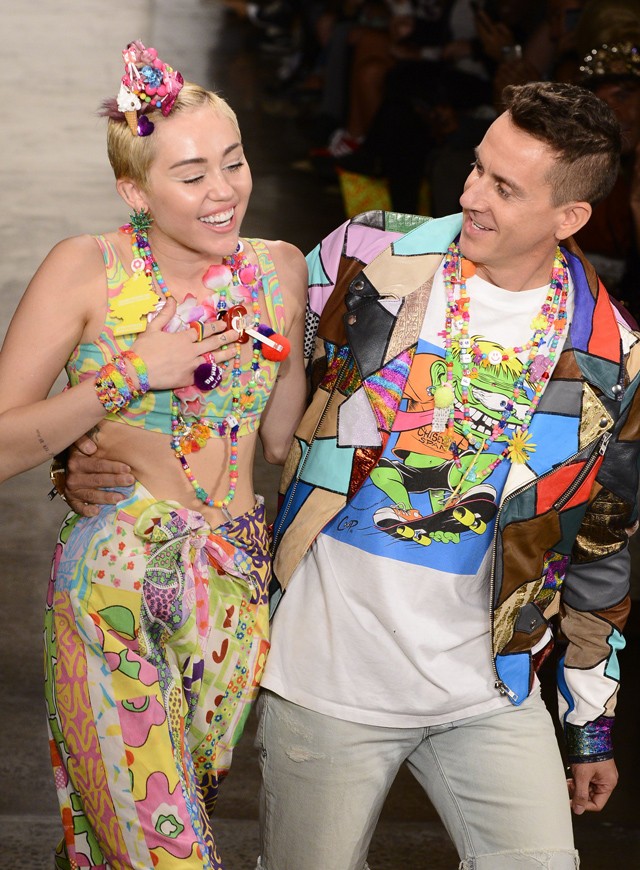 Miley Cyrus 2015-ben a Jeremy Scott modelljeként