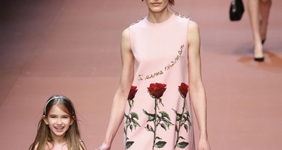 Éljenek az anyukák! Soha cukibb divatbemutató még nem volt!