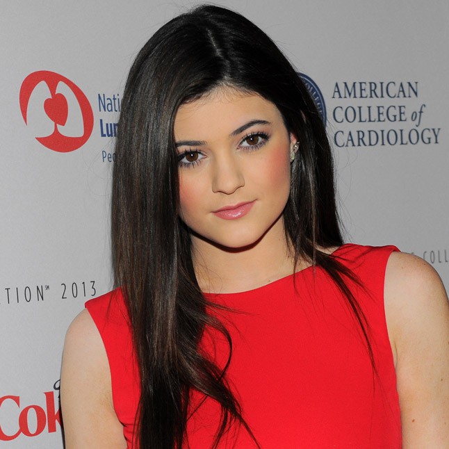 kylie jenner, kim kardashian, plasztikai sebész, átalakulás, átváltozás, közösségi média, simon ourian, bőrgyógyász