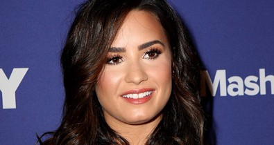 Demi Lovato megint kiszőkült!