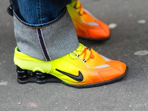 Megérkeztek 2025 legmenőbb sneaker trendjei, és nem véletlenül robbantják fel az idei évet