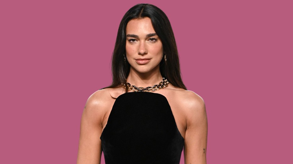 Dua Lipa a napsütést élvezi, nem is akárhogyan!