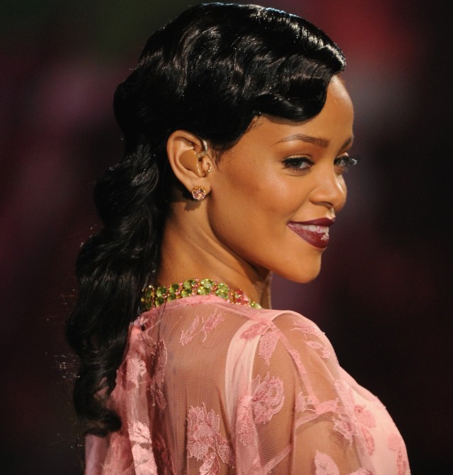 30 év: 30 eszméletlen frizura Rihannától!