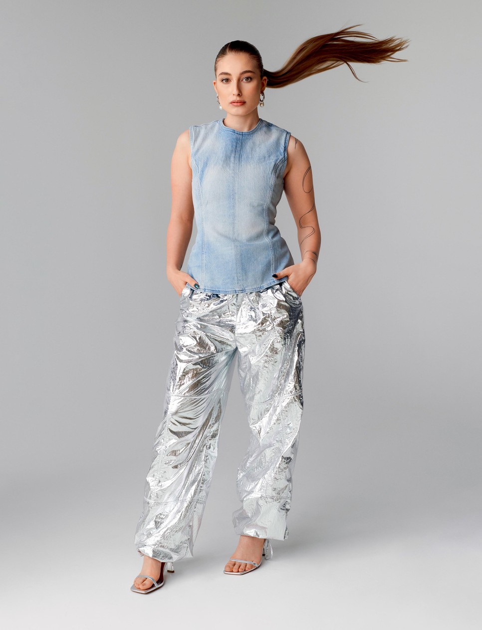 Körcsönyei Polly influenszer: „Tudom, hogy a fiatalabb korosztály számára fontos a divat és az öltözködés, de engem nem igazán hoznak lázba a ruhák. Ami a legfontosabb, hogy az, amit éppen felveszek, legyen nagyon kényelmes és praktikus. Nem igazán foglalkozom sokat azzal, hogy éppen mit viselek.”