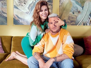 Intim beszélgetés Csobot Adéllal és Istenes Bencével a novemberi GLAMOUR magazinban