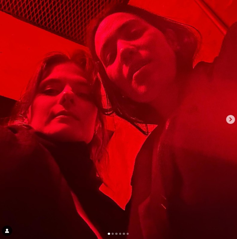 Anna Blundell és Louisa Jacobson hivatalosan is egy pár