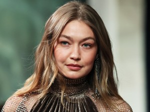 Gigi Hadid megtörte a csendet: kommentben reagált arra, hogy szerepel a neve az Epstein-aktákban