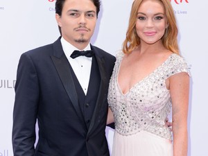 Lindsay Lohan vőlegénye megcsalta, fojtogatta és teherbe ejtette őt