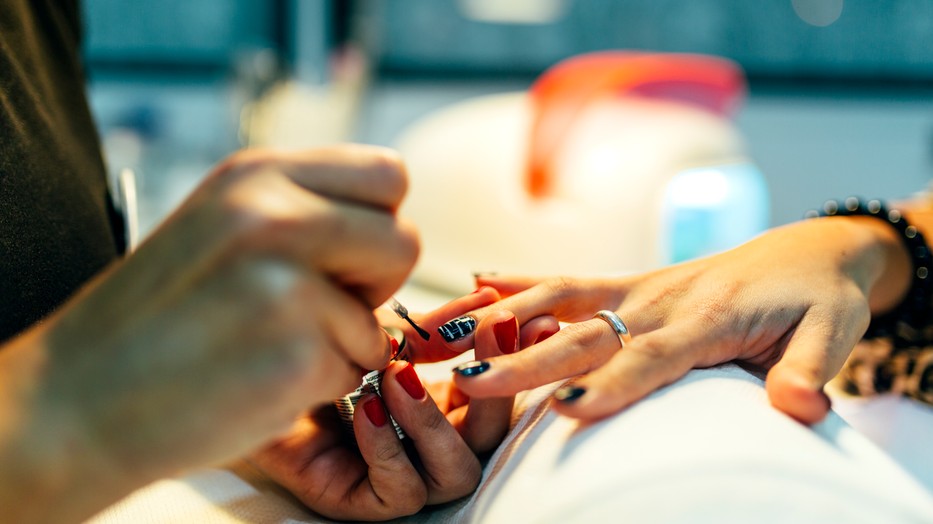 Mutatunk néhány halloweeni designt, hogy ne legyél tanácstalan a körmösnél