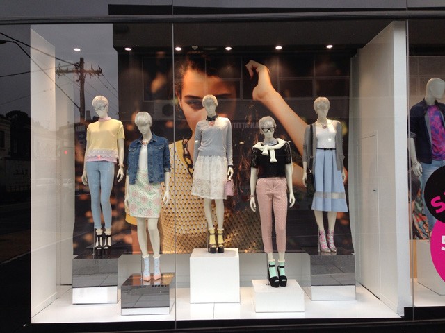 A 15 éves lánynak elege lett a csontsovány próbababákból