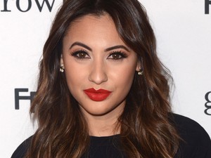 Ez a lány adta oda a veséjét Selena Gomeznek! A heget a vörös szőnyegen mutatta meg!