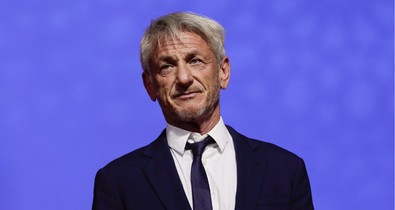 Ő Sean Penn ritkán látott barátnője, a 34 évvel fiatalabb Valeria Nicov csak úgy tündökölt  a vörös szőnyegen