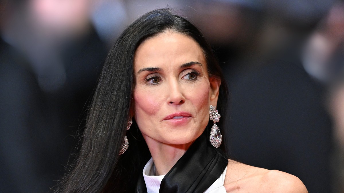 Rá sem ismernél a 22 éves Demi Moore-ra, amikor életében először jelent meg a vörös szőnyegen
