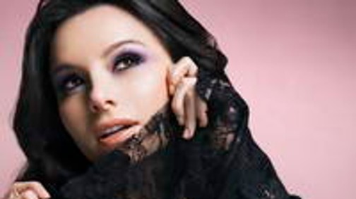 Csipkeborítású arc