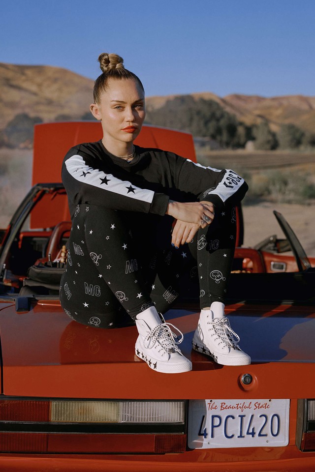Megérkezett hozzánk is Miley Cyrus új Converse kollekciója, és a lelkedet is eladod érte, annyira menő
