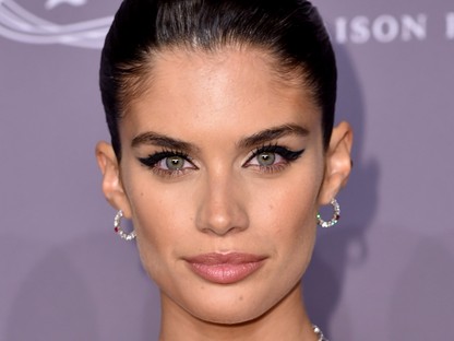 Nincsenek szavak, milyen gyönyörű Sara Sampaio ebben a ruhában