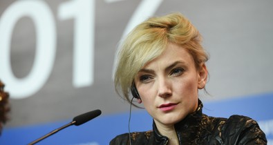 Borbély Alexandra csak úgy ragyog a Karlovy Vary-i filmfesztiválon