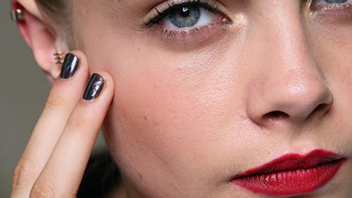 Sötét körömlakk nyárra? Tedd!