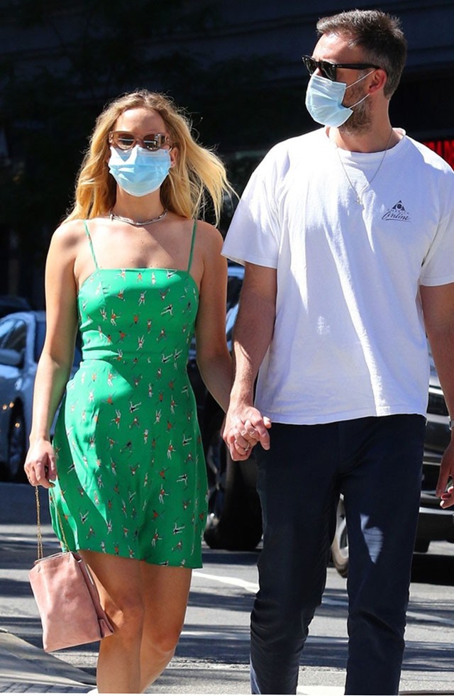 Jennifer Lawrence felvette Kate Middleton ruhájának bevállalós változatát