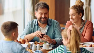 Így hat a szülők kommunikációja a gyerekek érzelmi fejlődésére