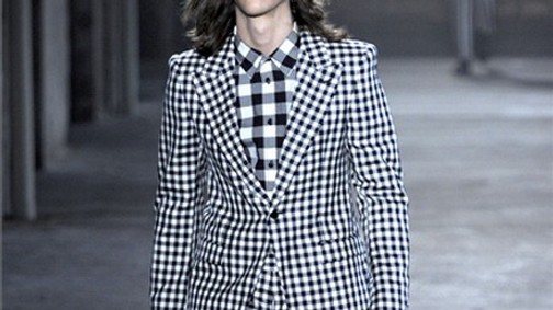 Férfi topmodellek McQueen kifutóján