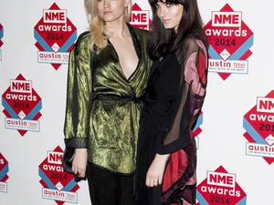 Ikrek azonos cipőben