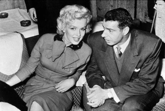 Marilyn Monroe és Joe DiMaggio. A szexszimbólum, és a legendás baseball játékos házassága talán a legrosszabbkor köttetett 1954-ben. Hiszen míg előbbinek a karrierje épp beindult addig utóbbinak körülbelül addigra ért véget. DiMaggio ezenkívül az erőszakot sem vetette meg. A híres szoknyalibbenős jelenetért is állítólag elcsattant egy-két pofon. A legendás házasság legendásan rövid is volt, csupán 9 hónapig tartott.